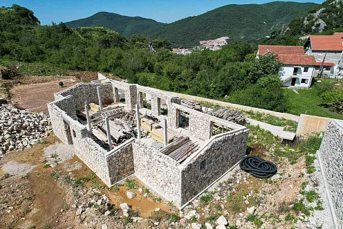 Phase Two features a contemporary residential building with 12 apartments, designed in a modern architectural style while preserving the overall identity of the development. — photo 2
