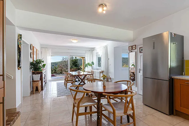 Family Home with Panoramic Nature Views — photo 21