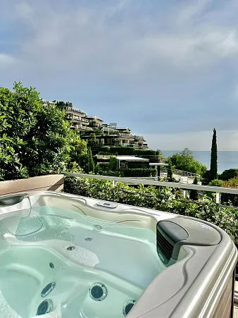 Luxurious apartment in Budva with sea view