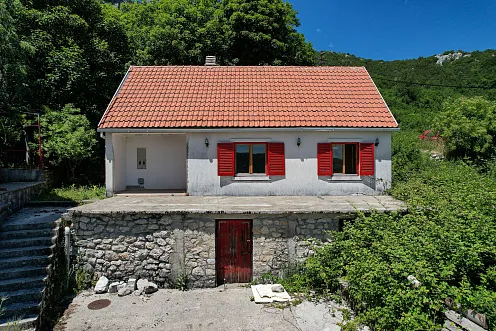 Cozy house 78m2 in Cetinje, Ugni