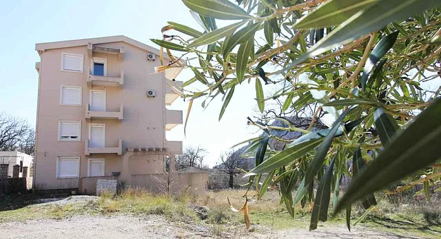 House with separated apartments — photo 11