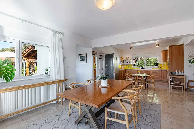 Family Home with Panoramic Nature Views — photo 13