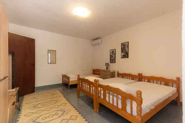 House in the picturesque area of ​​Krasici, ideal for comfortable living and relaxation — photo 9