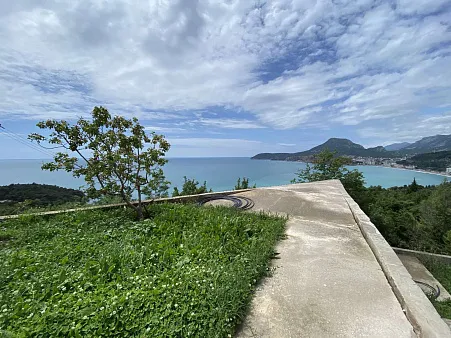 A fenced plot for sale with a panoramic view of the Adriatic Sea