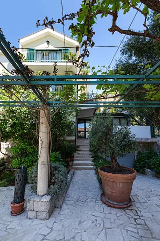 Spacious house in Budva — photo 39