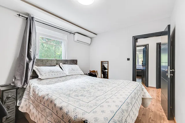 A renovated 4-bedroom, 120 m² house with views of Kotor Old Town — photo 7