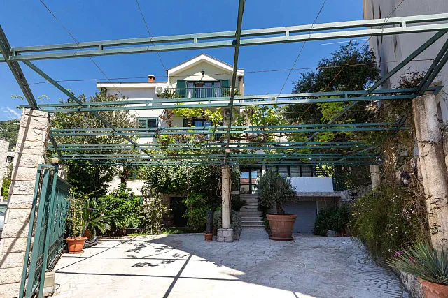 Spacious house in Budva — photo 31
