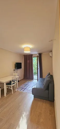Zwei gemütliche möblierte Apartments mit 37 m² und 44 m², jeweils mit eigener 16 m² Terrasse und Parkplatz in Topla, Herceg Novi, direkt vom Bauträger