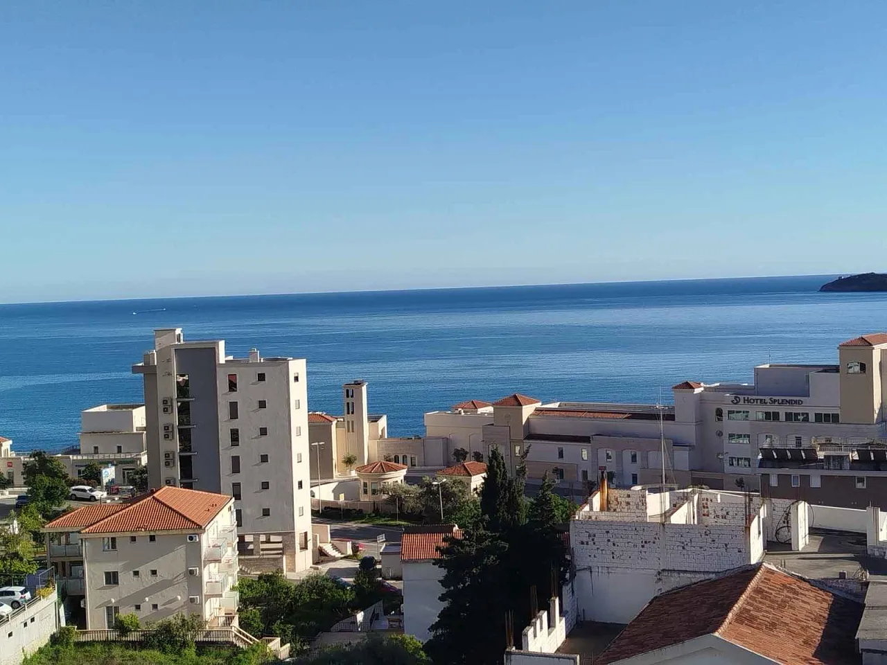 Gemütliche Wohnung in Bečići mit Panoramablick aufs Meer, nahe dem Hotel Splendid