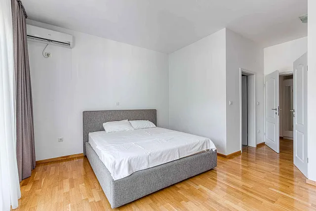  A seaview apartment in Becici — photo 23