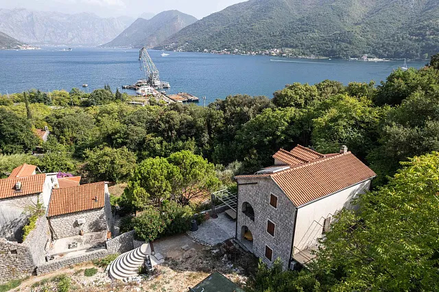 BEAUTIFUL STONE HOUSE IN LIPCI – AN AUTHENTIC HOME IN THE BAY OF KOTOR — photo 6