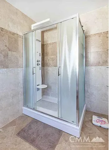 Spacious duplex apartment with sea view in Sveti Stefan — photo 28