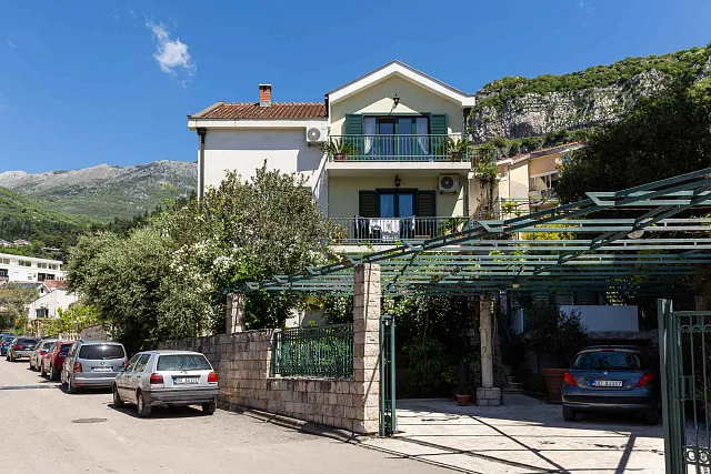 Spacious house in Budva — photo 36