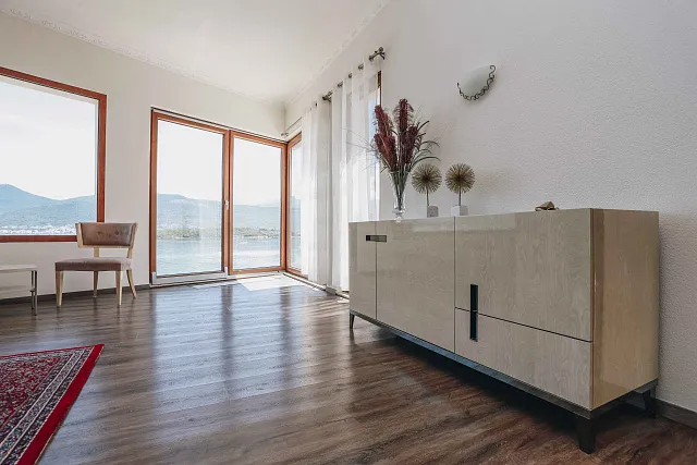 Modern villa located on the first line of Radovici — photo 7