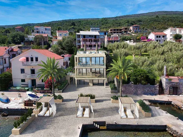 House for project on the first line with access to the sea in Krasici