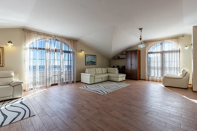 Elegance and serenity in a luxurious villa with natural views. — photo 6
