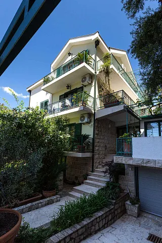 Spacious house in Budva — photo 38