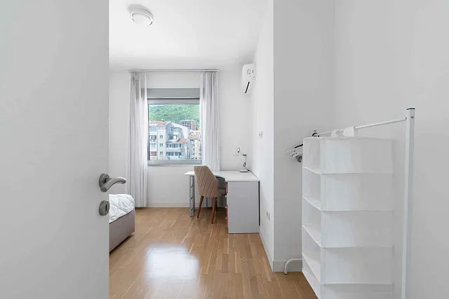 Spacious and Airy Apartment in the Heart of Budva — photo 25