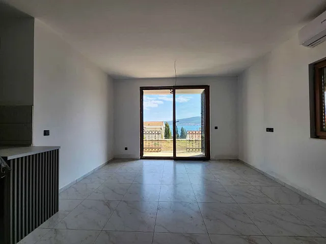 Spacious and bright apartments with panoramic sea views — photo 9