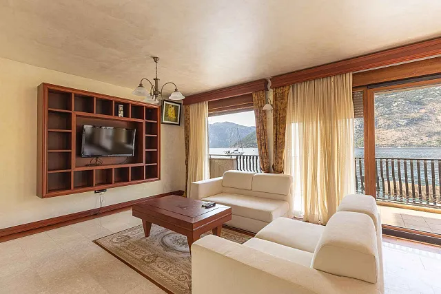 For sale three bedroom apartment in Stoliv on the first line to the sea