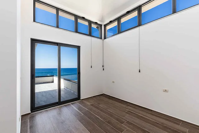 Exclusive Seafront Villa — photo 27