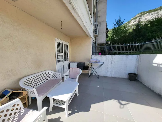Apartment with a spacious terrace in a quiet location in Budva — photo 10