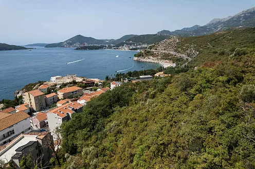 Beautiful plot in an attractive location between Budva and Sveti Stefan, with the approved site development parameters — photo 2