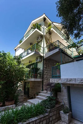 Spacious house in Budva — photo 41