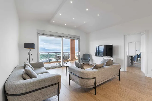 Luxury penthouse with spectacular sea views — photo 12