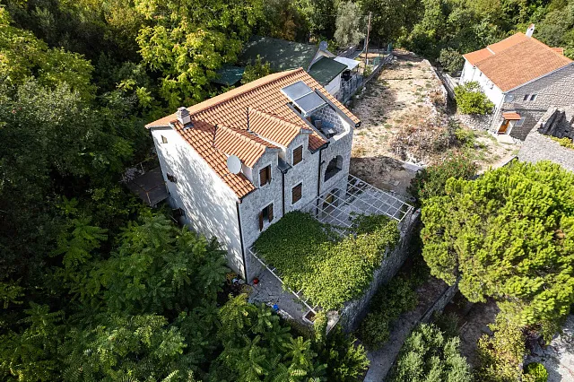 BEAUTIFUL STONE HOUSE IN LIPCI – AN AUTHENTIC HOME IN THE BAY OF KOTOR — photo 13
