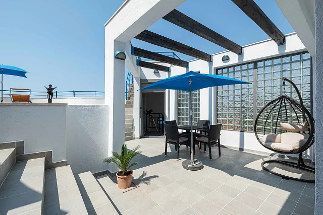 Luxury Investment Villa in Blizikuće – 3 Apartments, Pool & 120 m² Roof Terraces