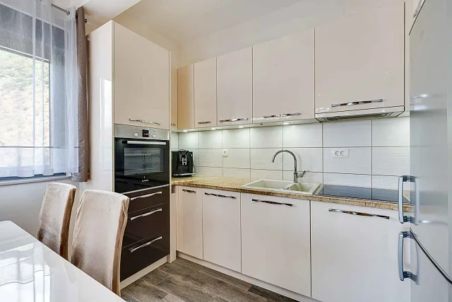 Modern One-Bedroom Apartment with Large Terrace and Garage in Bečići