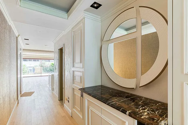 Luxurious One-Bedroom Apartment with Designer Interior — photo 9