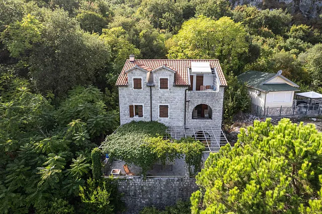 BEAUTIFUL STONE HOUSE IN LIPCI – AN AUTHENTIC HOME IN THE BAY OF KOTOR — photo 21