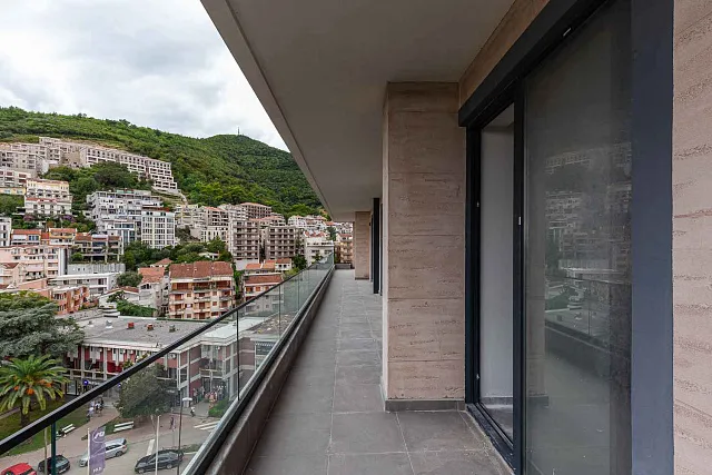 Modern One-Bedroom Apartment in Budva with Optional Garage — photo 4