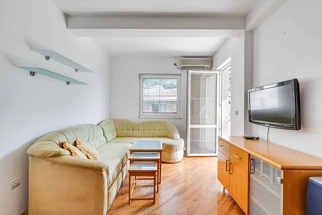 One bedroom apartment in Rafailovici near the sea — photo 4