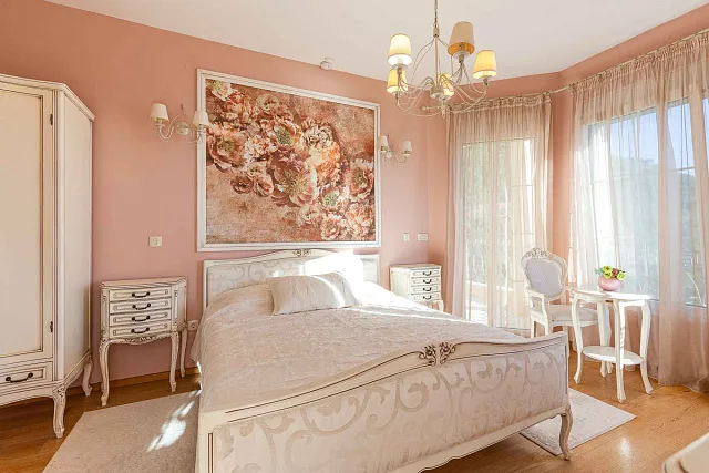 Elegance and serenity in a luxurious villa with natural views. — photo 53