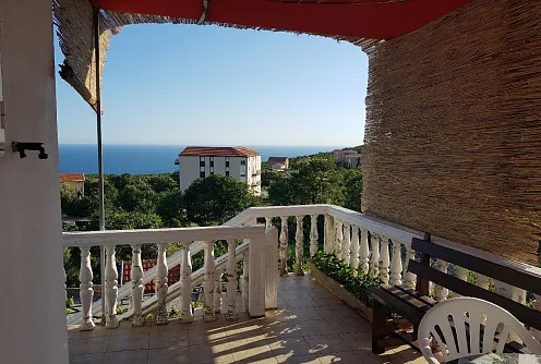 Two-storey house with panoramic sea views