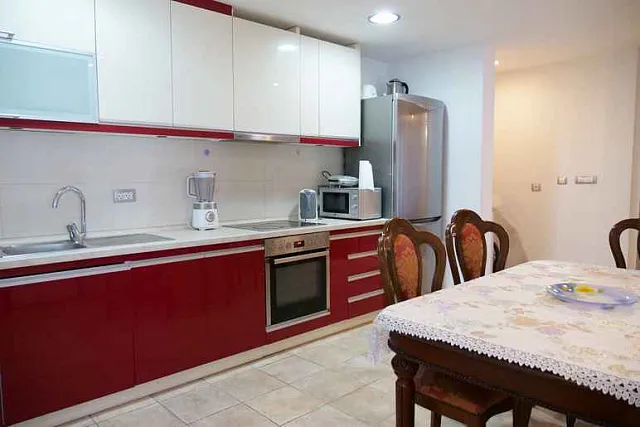 Apartment with two bedrooms and sea views in Kotor — photo 6