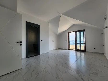 Spacious and bright apartments with panoramic sea views