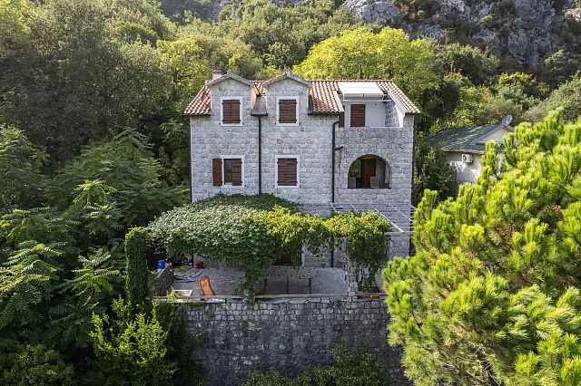 BEAUTIFUL STONE HOUSE IN LIPCI – AN AUTHENTIC HOME IN THE BAY OF KOTOR — photo 20