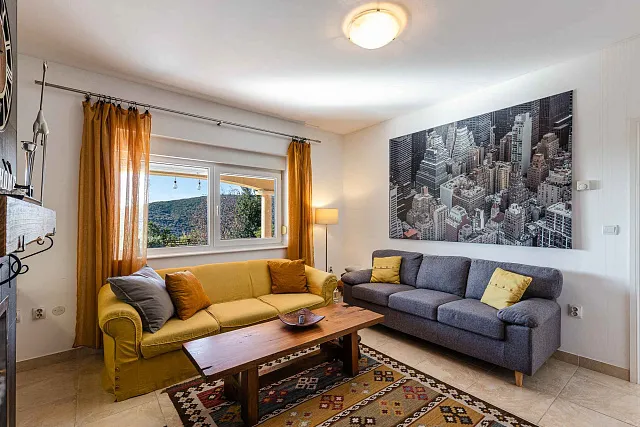 Family Home with Panoramic Nature Views — photo 66