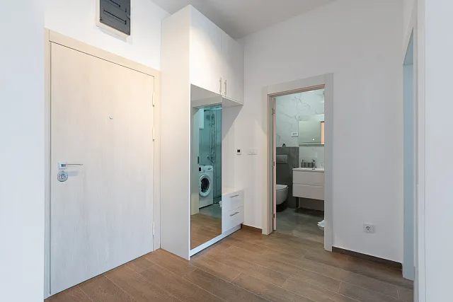 Sunny one-bedroom apartment of 42 m² in Budva, close to the sea. — photo 4