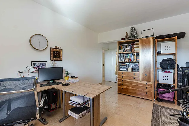 Family Home with Panoramic Nature Views — photo 23