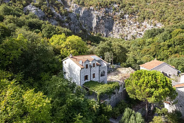 BEAUTIFUL STONE HOUSE IN LIPCI – AN AUTHENTIC HOME IN THE BAY OF KOTOR — photo 10
