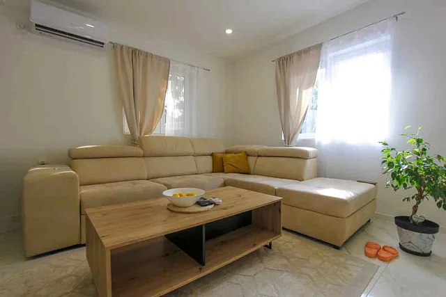 For sale two-storey house in Dobra Voda near the sea — photo 9