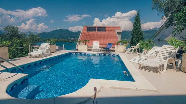 Spacious house with sea views in the picturesque area of ​​Djurashevichi