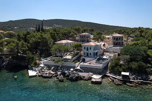 Luxury Seafront Villa – Lustica 