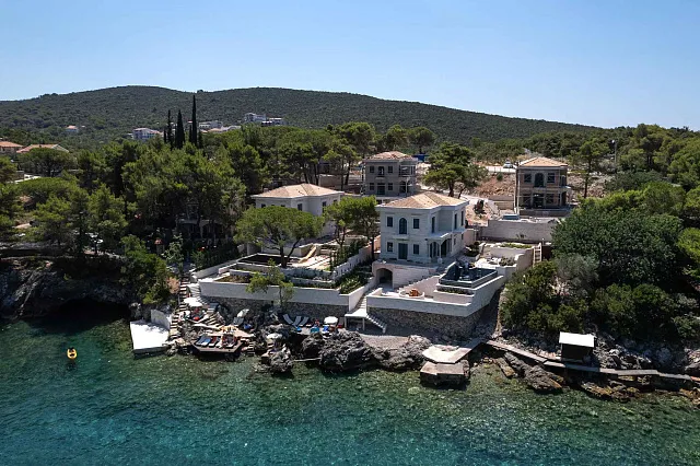 Luxury Seafront Villa – Lustica 