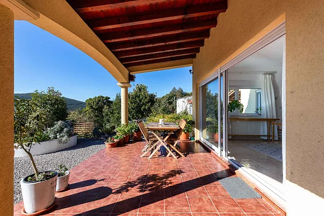 Family Home with Panoramic Nature Views — photo 53
